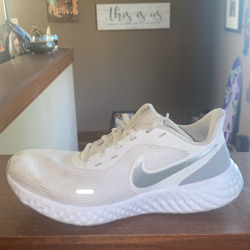 Womens White Nike Shoes